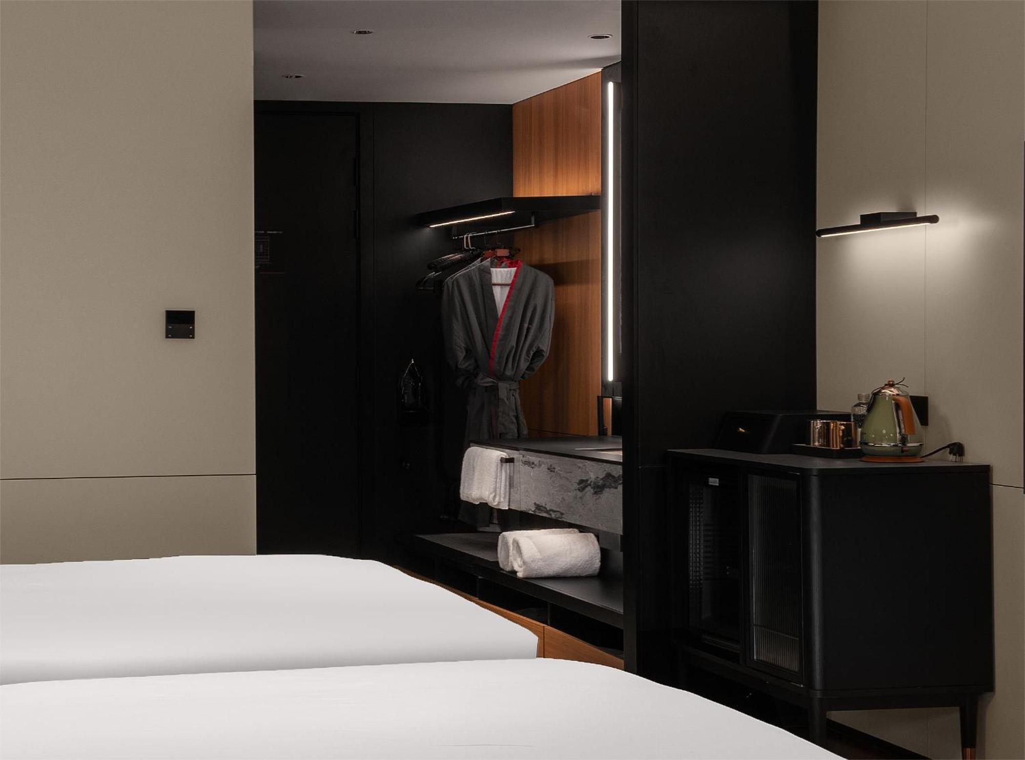 Intercity Hotel Guangzhou South Railway Station - Free Minibar Including Erdinger Weissbier Екстериор снимка
